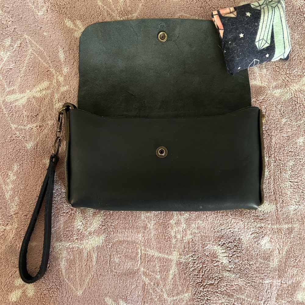Chic Black Leather Wristlet Clutch - Picture 4 of 6